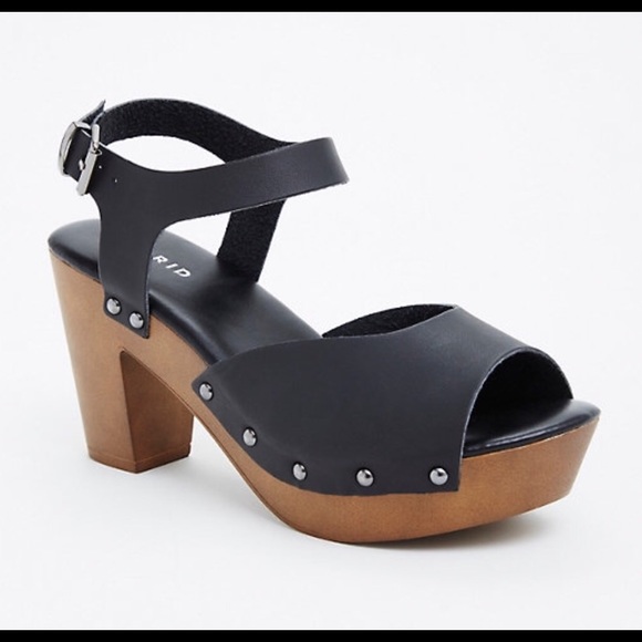 torrid Shoes - NIB Torrid Wood-look Heel Platform Sandals, Size 11W. Boho, 90s style, Hippyish